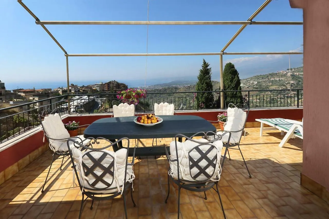 Terrazza Sull'Etna Holidays Apartment タオルミーナ