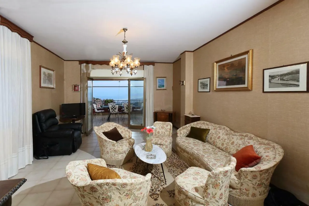 Terrazza Sull'Etna Holidays Apartment タオルミーナ イタリア