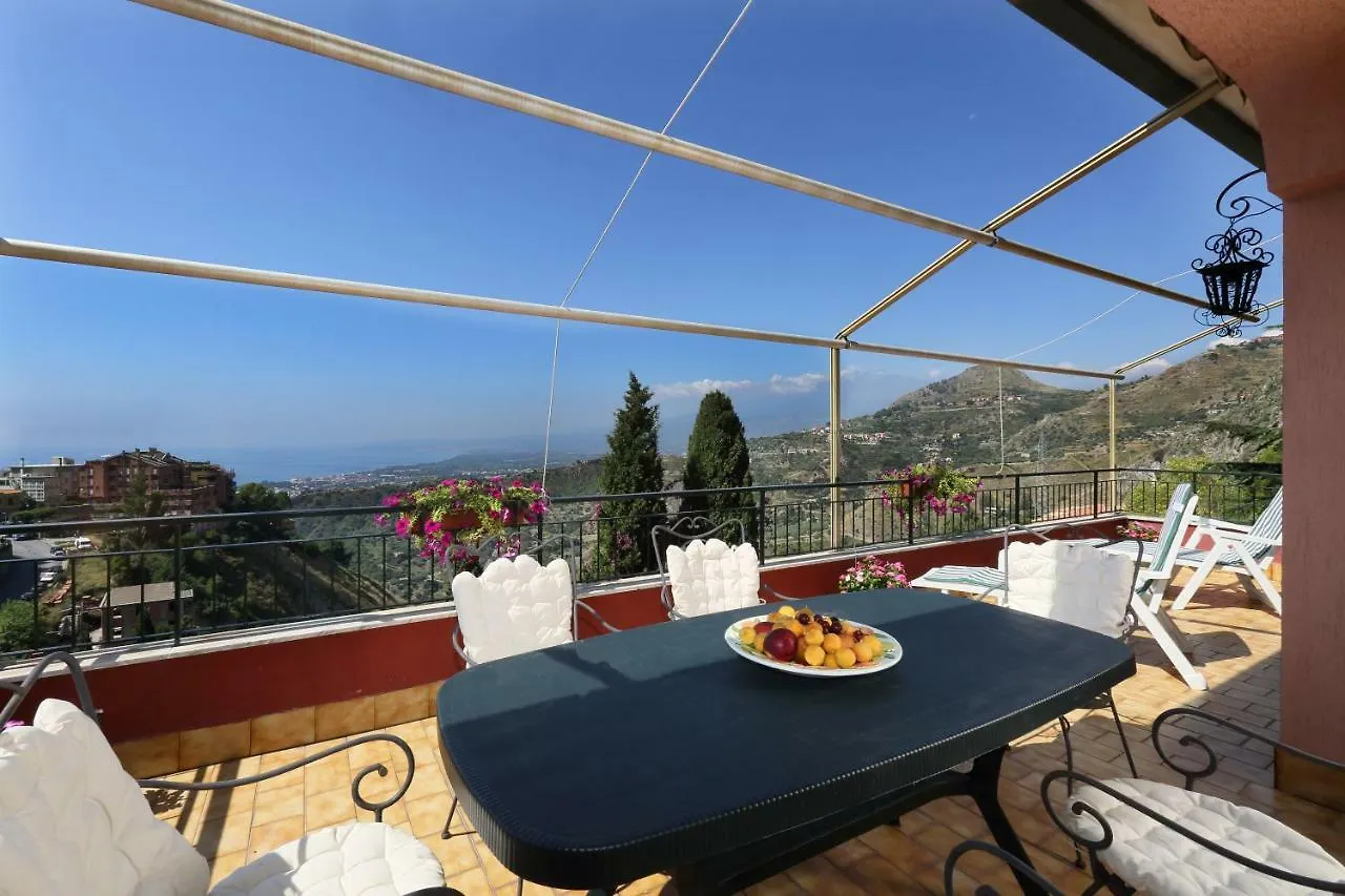 Terrazza Sull'Etna Holidays Apartment タオルミーナ