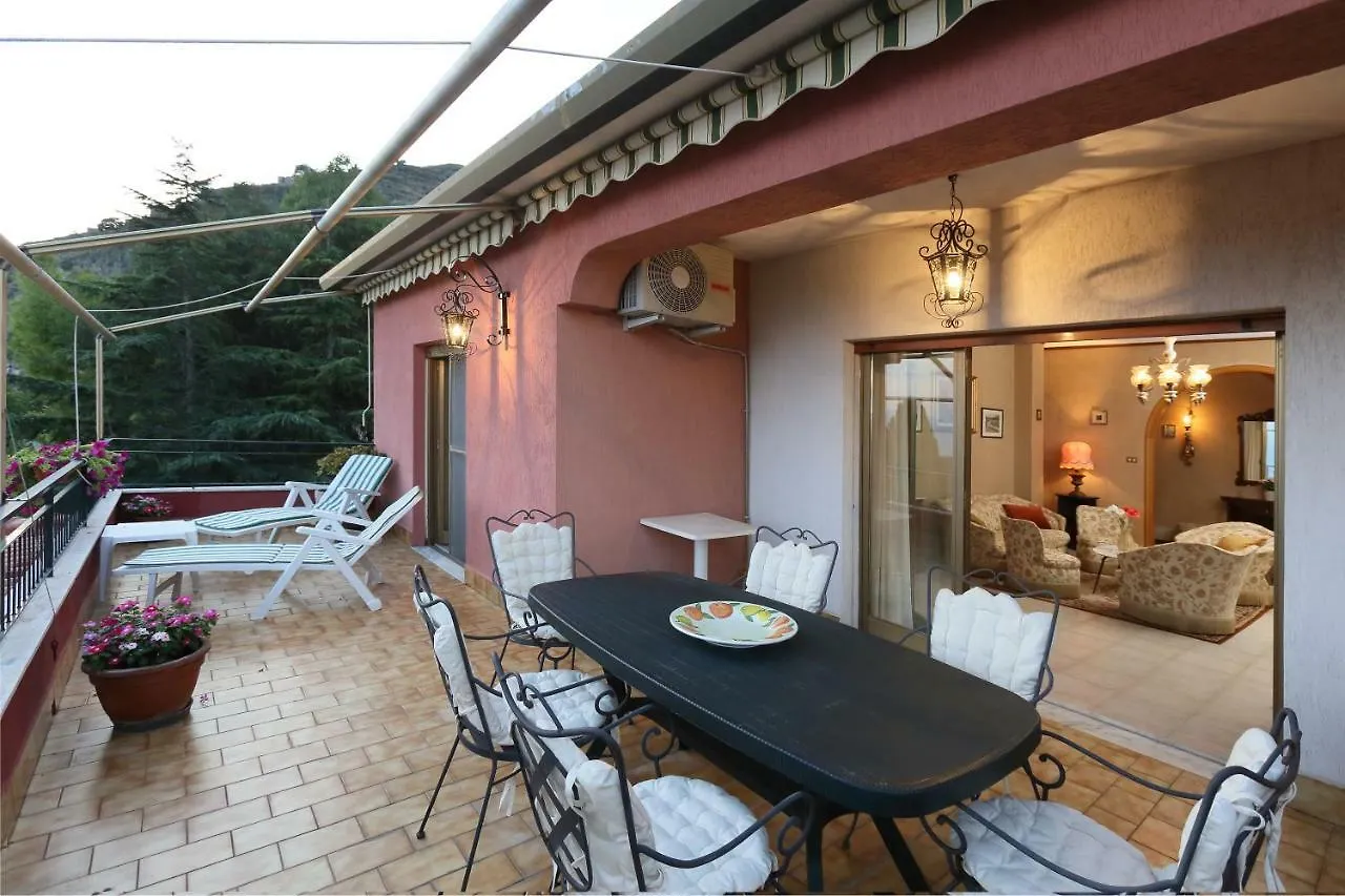 Terrazza Sull'Etna Holidays Apartment タオルミーナ イタリア